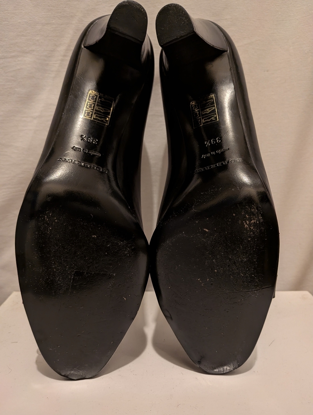 Burberry Black Leather Women's Heels with Gold Horsebit Detail - Picture 3 of 5